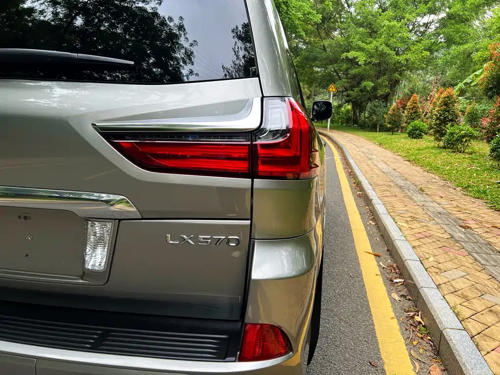 Lexus LX — миниатюра 16