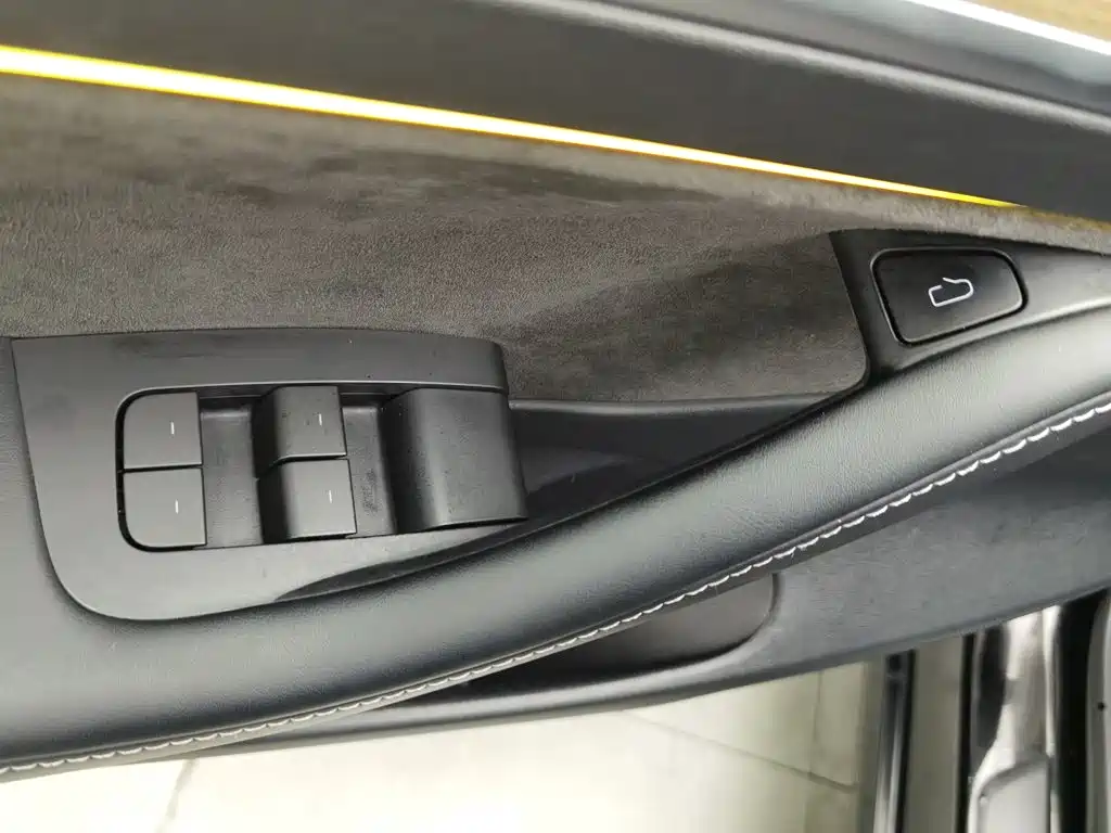 Tesla Model 3 — миниатюра 9