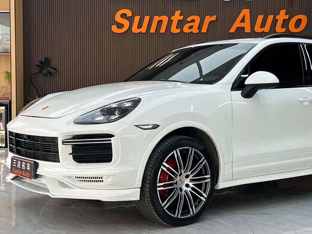 Porsche Cayenne — миниатюра 12