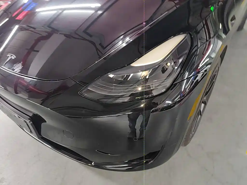 Tesla Model Y — миниатюра 24