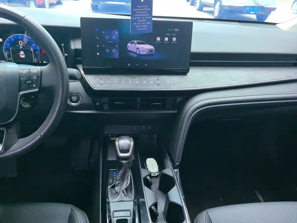 Toyota Camry — миниатюра 13