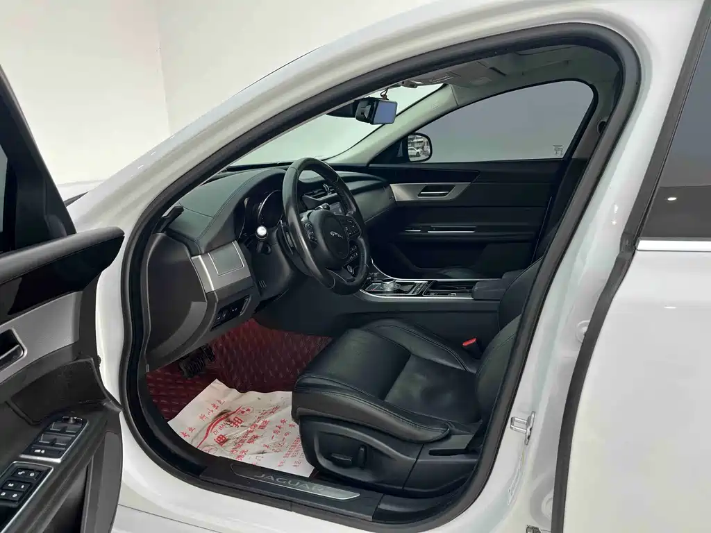 Jaguar XF 2016 XF 2.0T