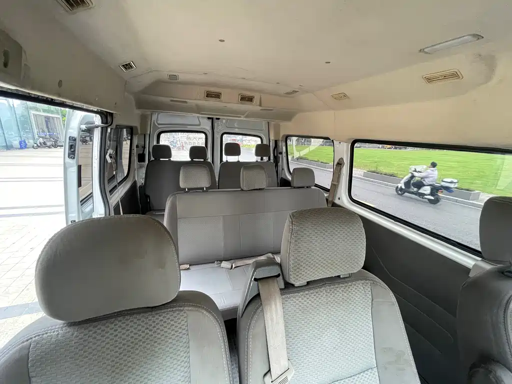 Maxus V80 2016 2.5T MT IV 9 мест