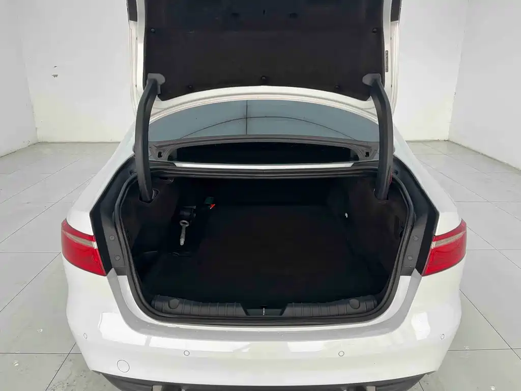 Jaguar XF 2016 XF 2.0T