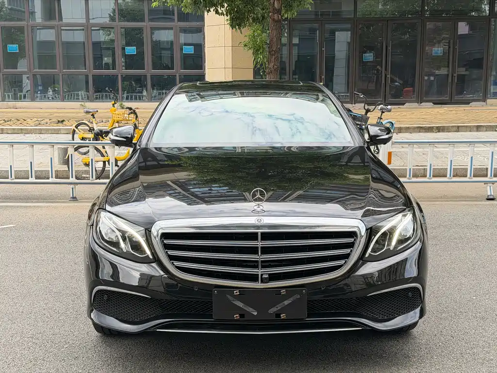 Mercedes-Benz E-Class — миниатюра 2