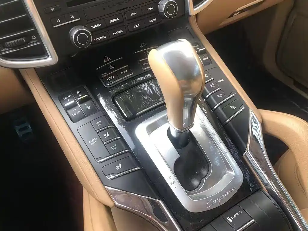 Porsche Cayenne — миниатюра 9