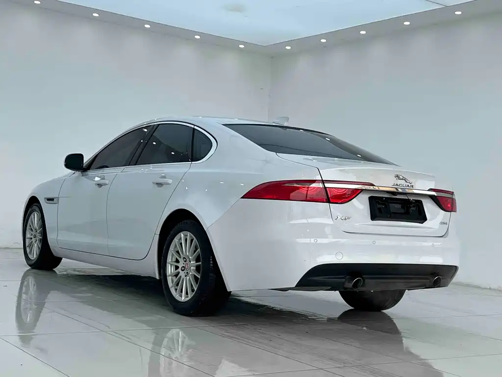 Jaguar XF 2016 XF 2.0T