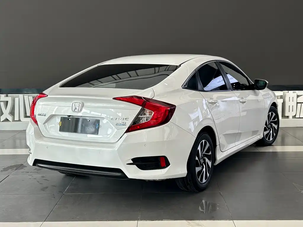 Honda Civic — миниатюра 8