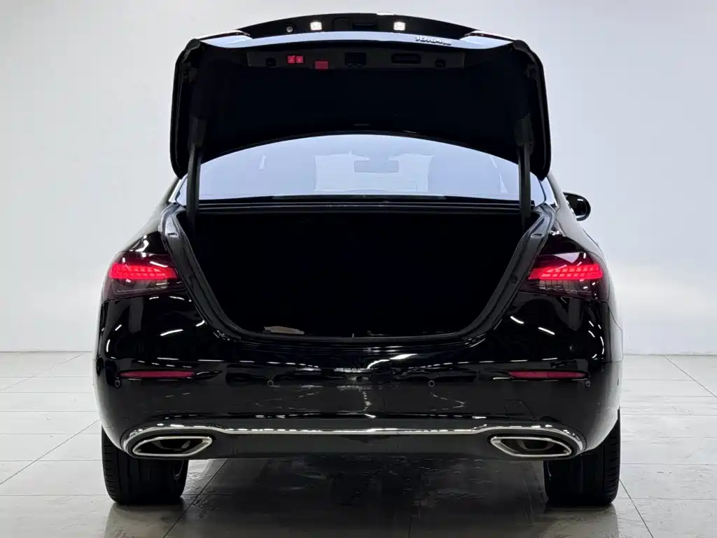 Mercedes-Benz E-Class — миниатюра 5