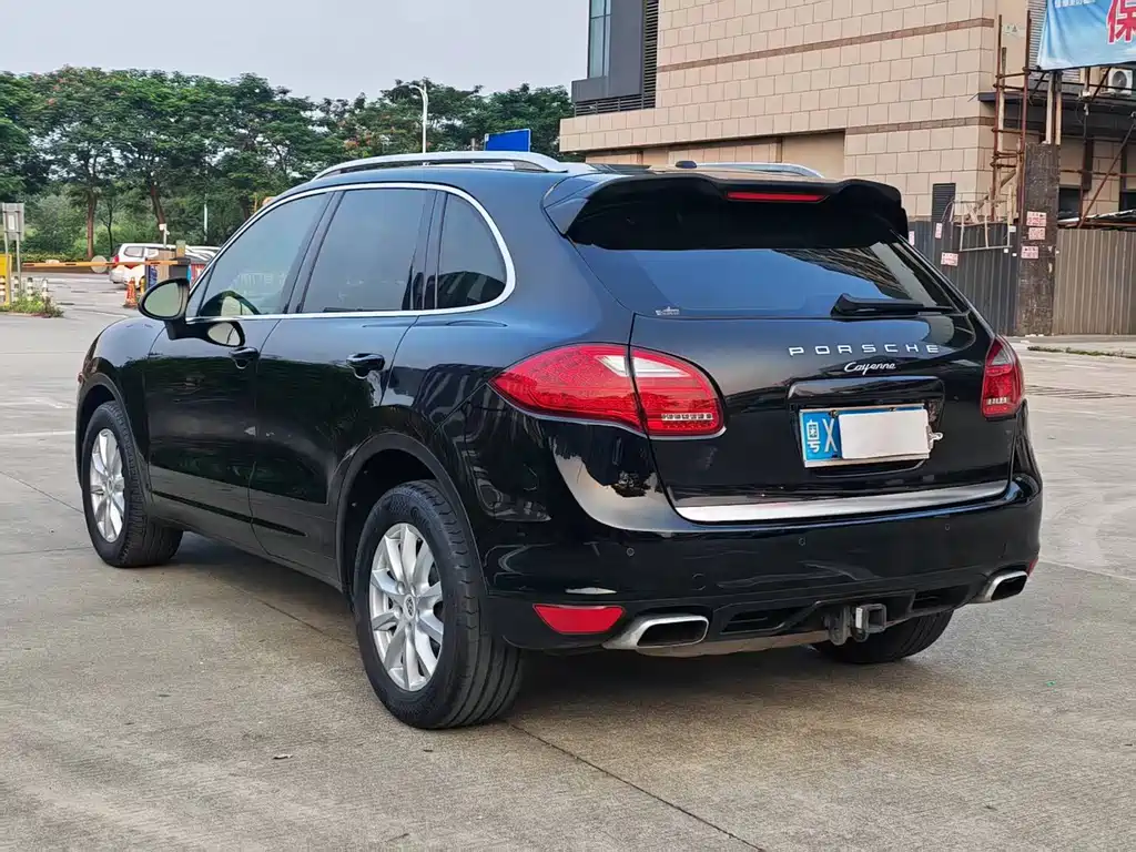 Porsche Cayenne — миниатюра 5