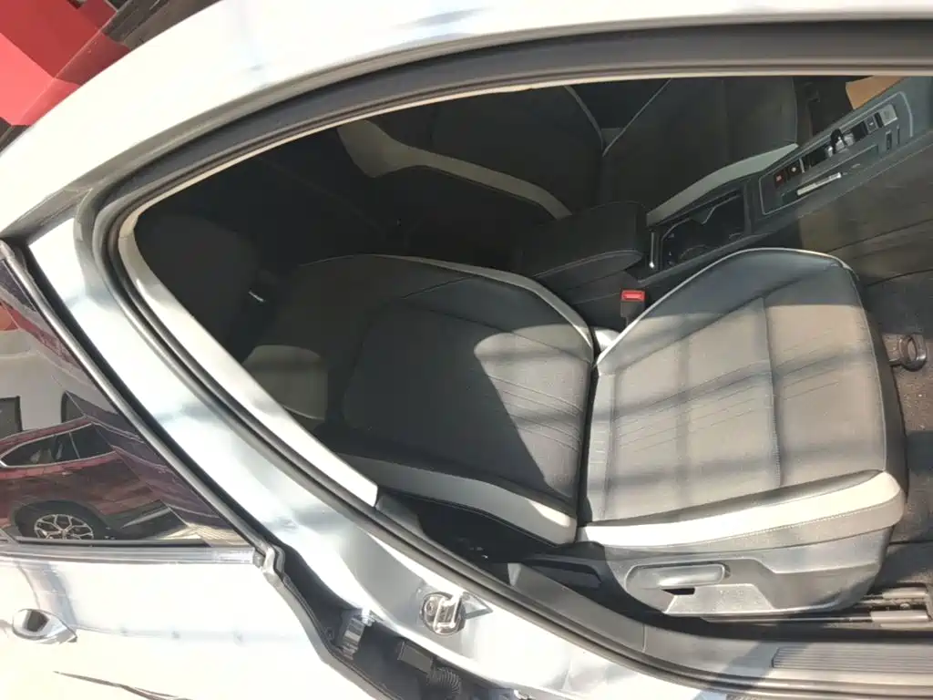 Volkswagen Golf — миниатюра 25