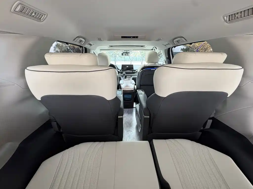 Toyota Sienna — миниатюра 26