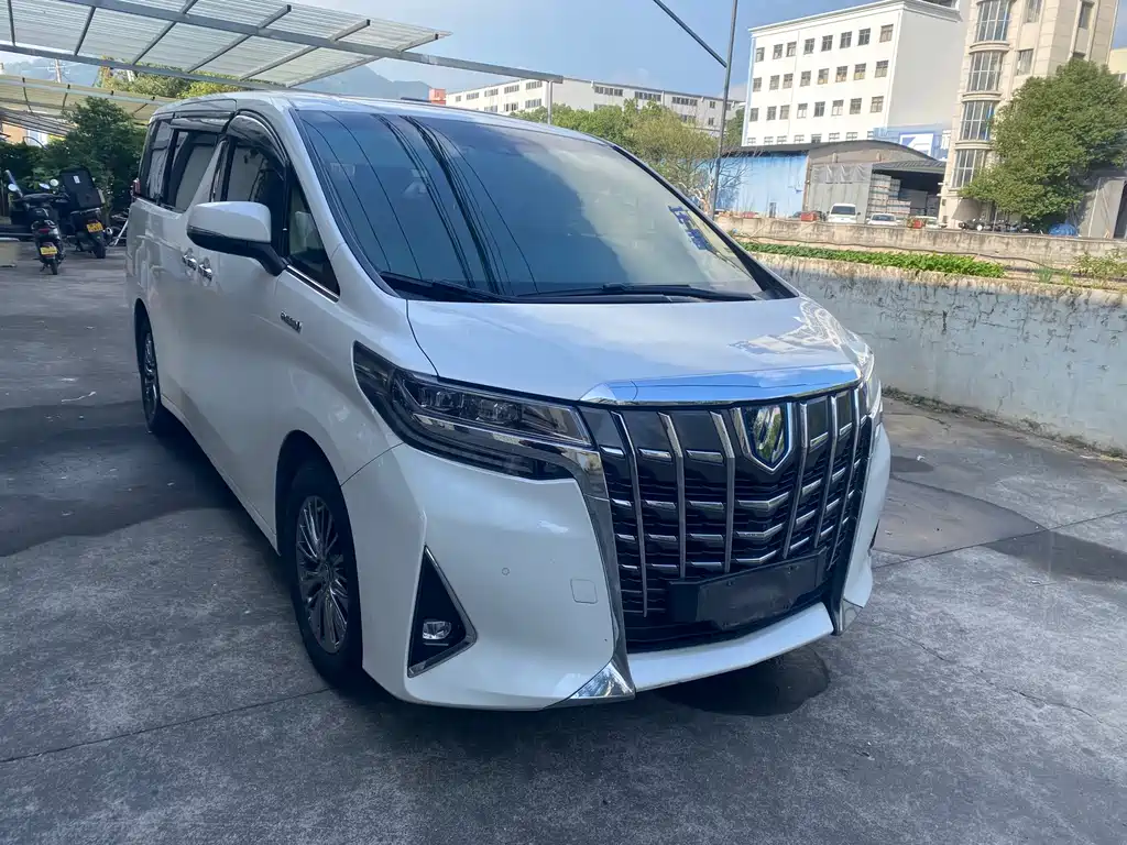 Toyota Alphard — миниатюра 2