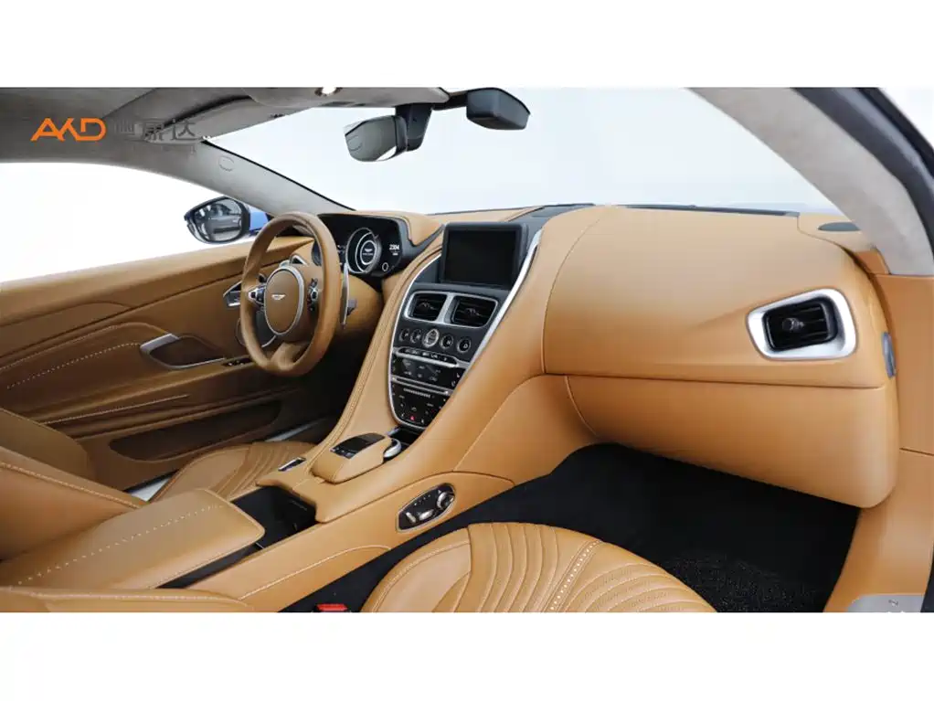 Aston Martin DB11 — миниатюра 6