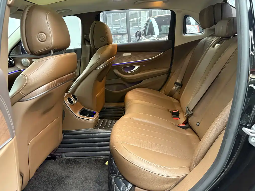Mercedes-Benz E-Class — миниатюра 6