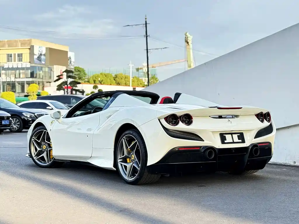 Ferrari F8 — миниатюра 7