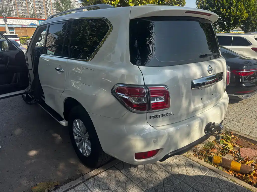 Nissan Patrol — миниатюра 17