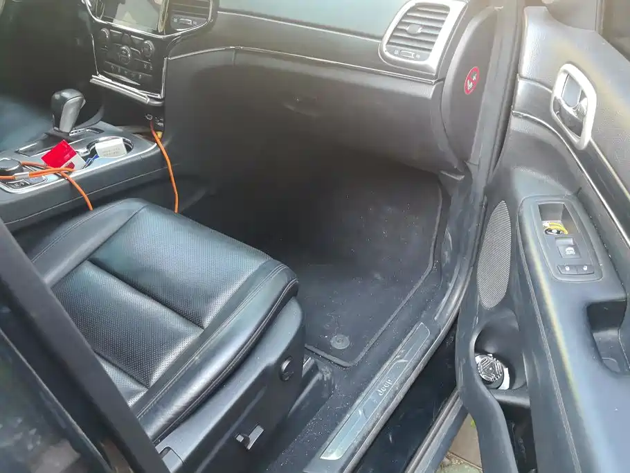 Jeep Grand Cherokee (Import) — миниатюра 8