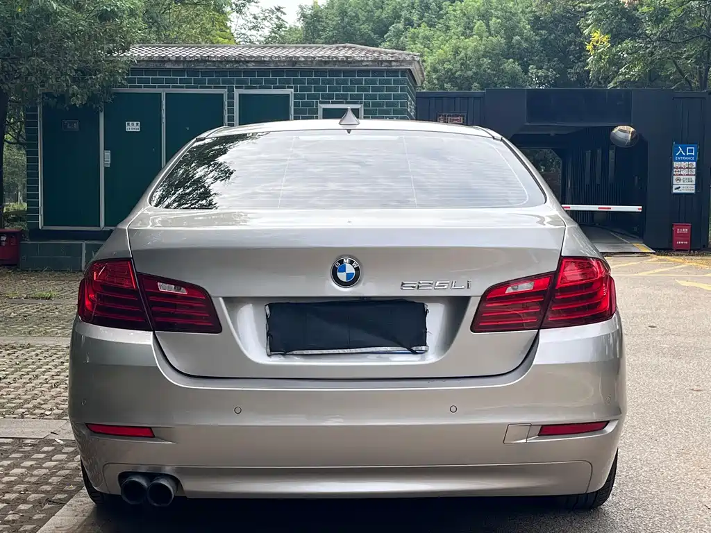 BMW 5 Series — миниатюра 6