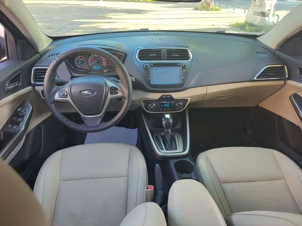 Ford Escort — миниатюра 10
