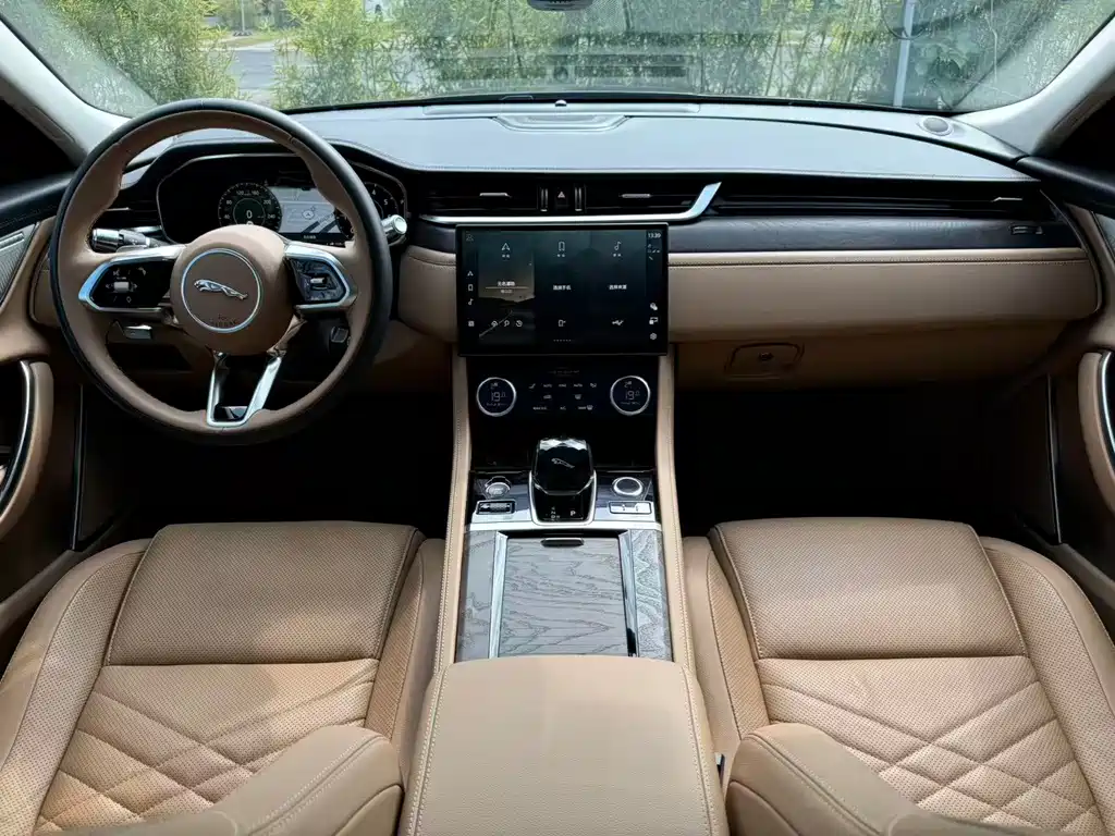 Jaguar XFL — миниатюра 9
