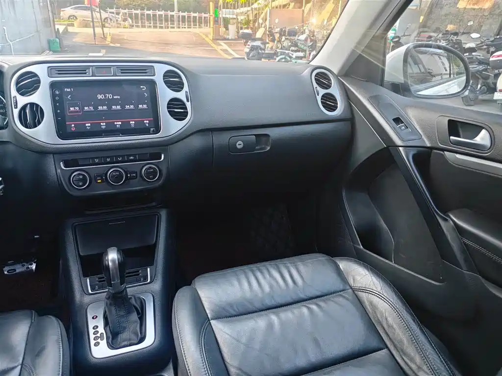 Volkswagen Tiguan 2015 1.8TSI AT Comfort