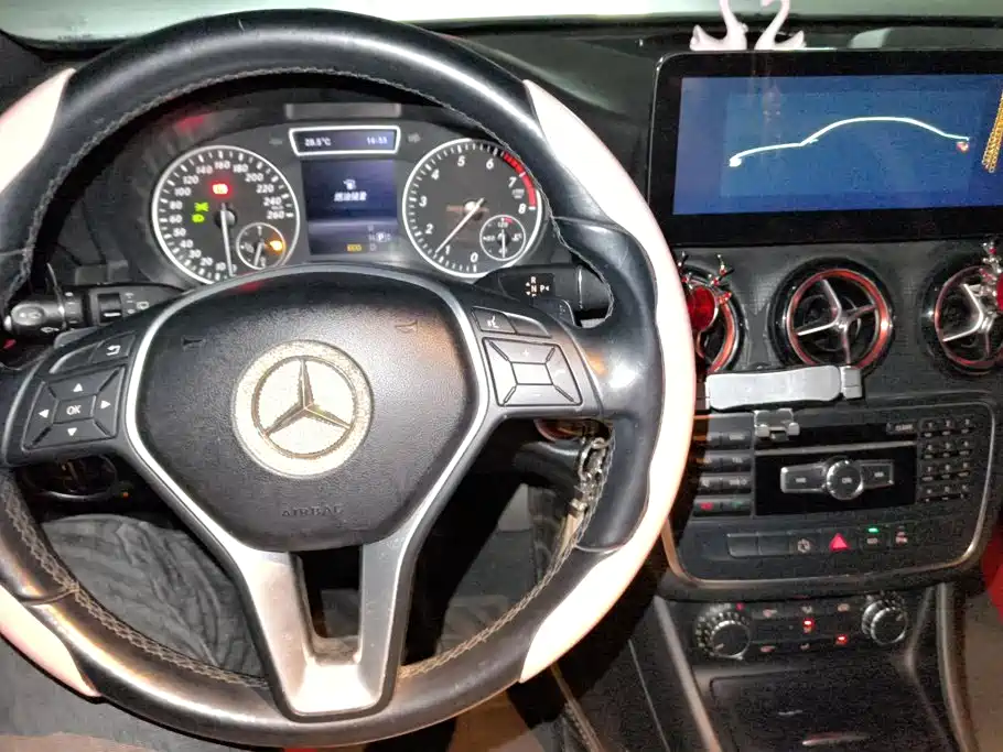 Mercedes-Benz A-Class (Import) — миниатюра 12