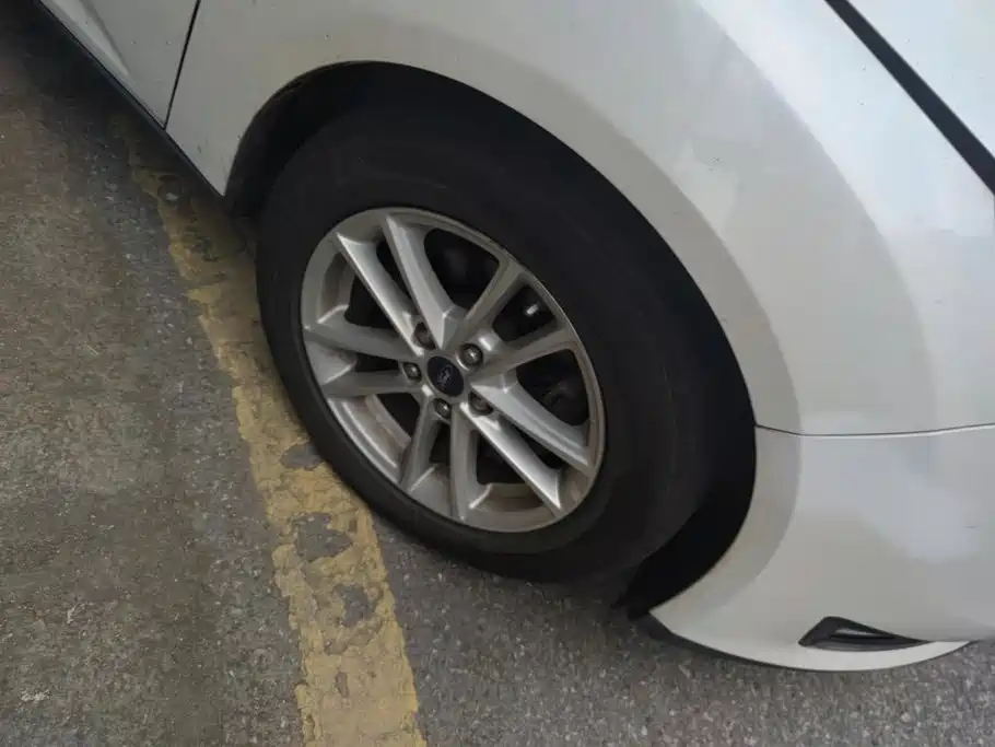Ford Focus — миниатюра 6