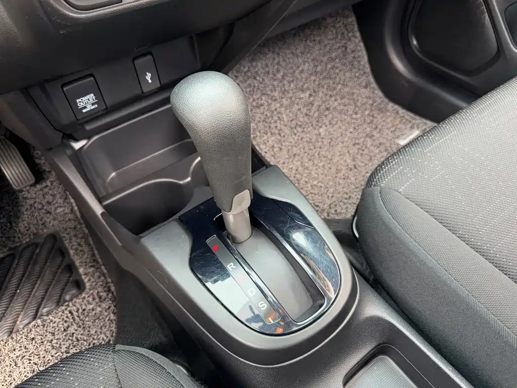 Honda Fit — миниатюра 17