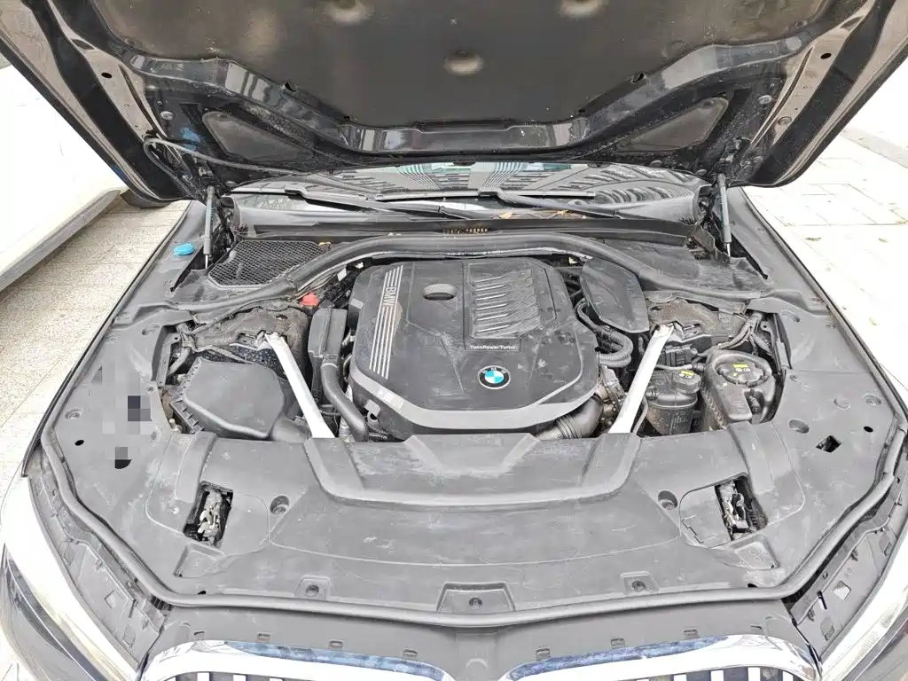 BMW 7 Series — миниатюра 11
