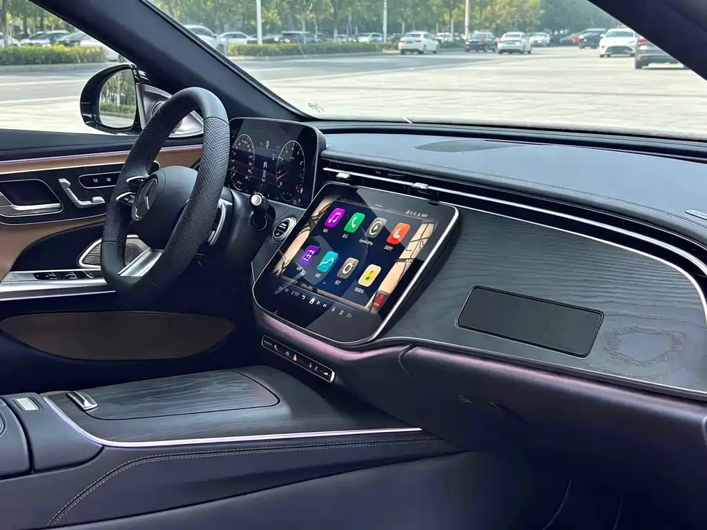 Mercedes-Benz E-Class — миниатюра 9