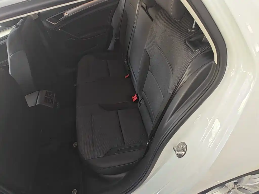 Volkswagen Golf — миниатюра 17