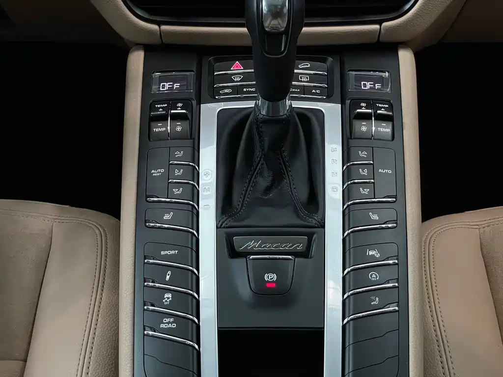 PORSCHE MACAN