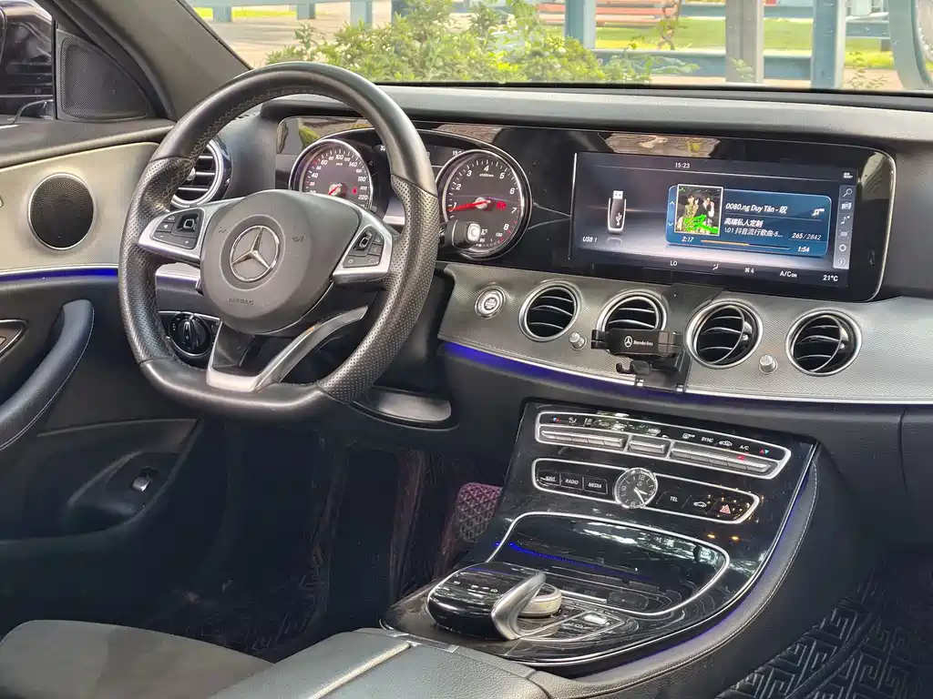 Mercedes-Benz E-Class — миниатюра 9