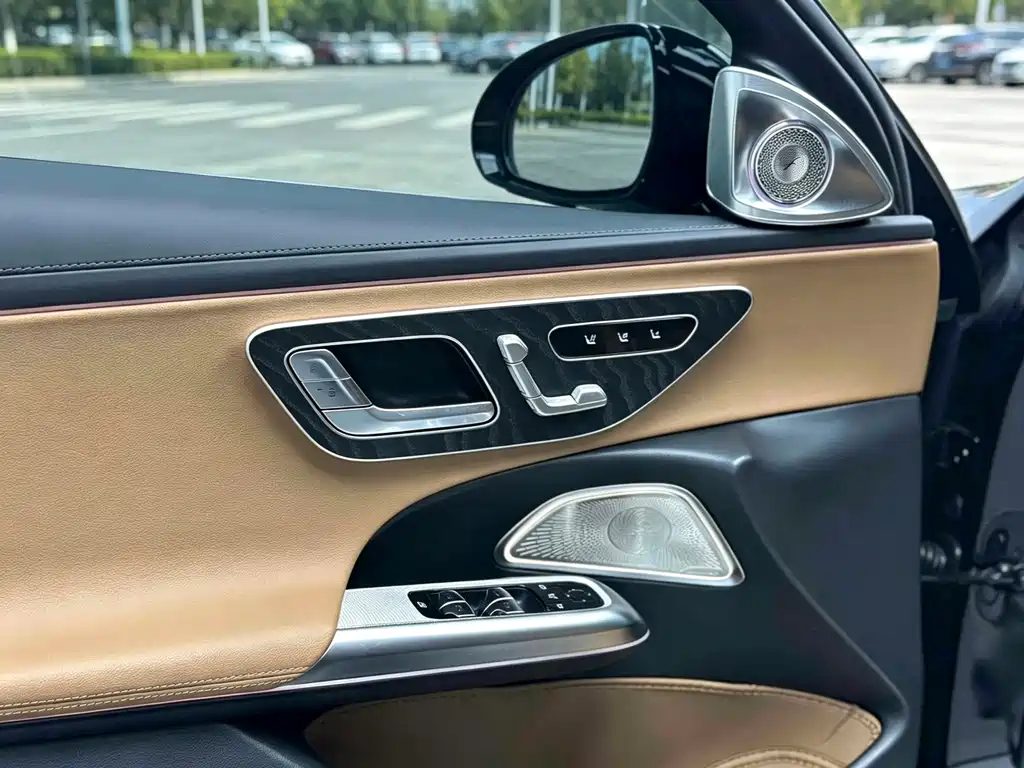 Mercedes-Benz E-Class — миниатюра 6