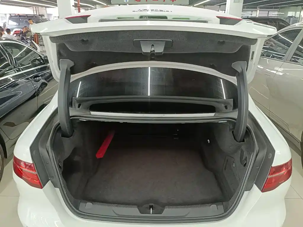 Jaguar XEL — миниатюра 19