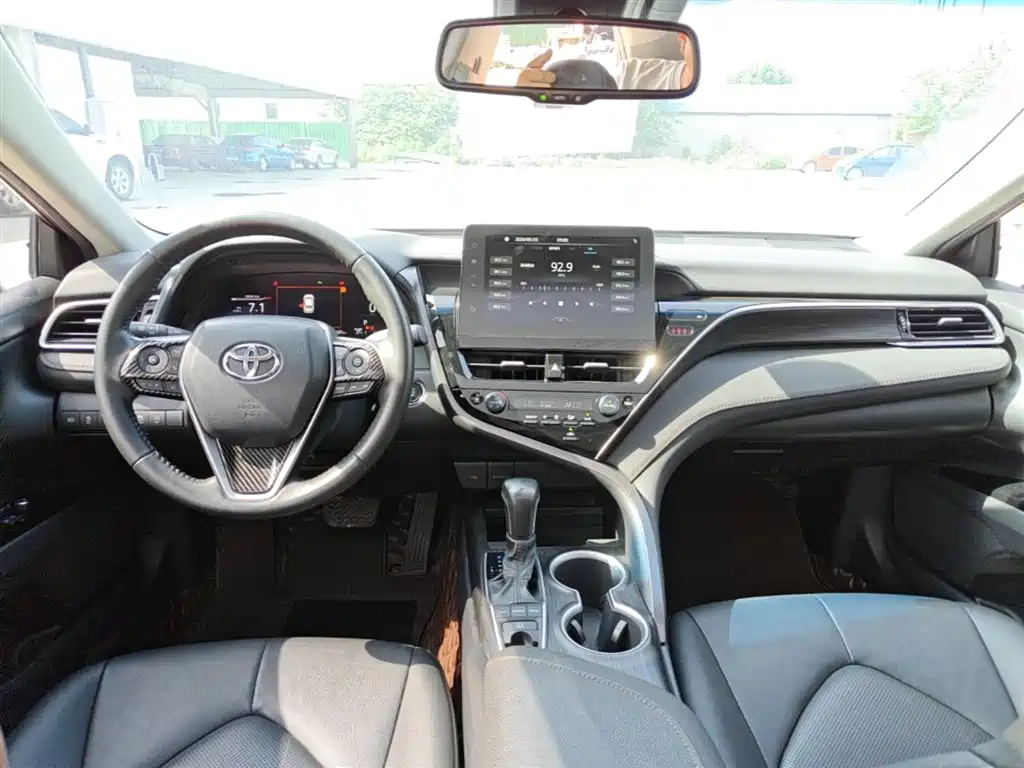 Toyota Camry 2021 2.5G Luxury