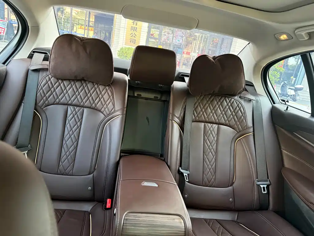 BMW 5 Series — миниатюра 18