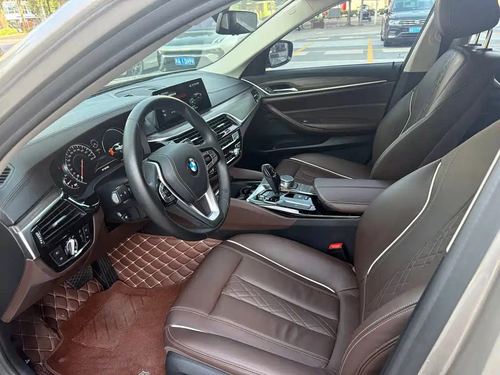 BMW 5 Series — миниатюра 11