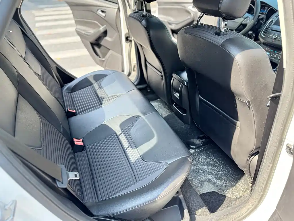 Ford Focus — миниатюра 11