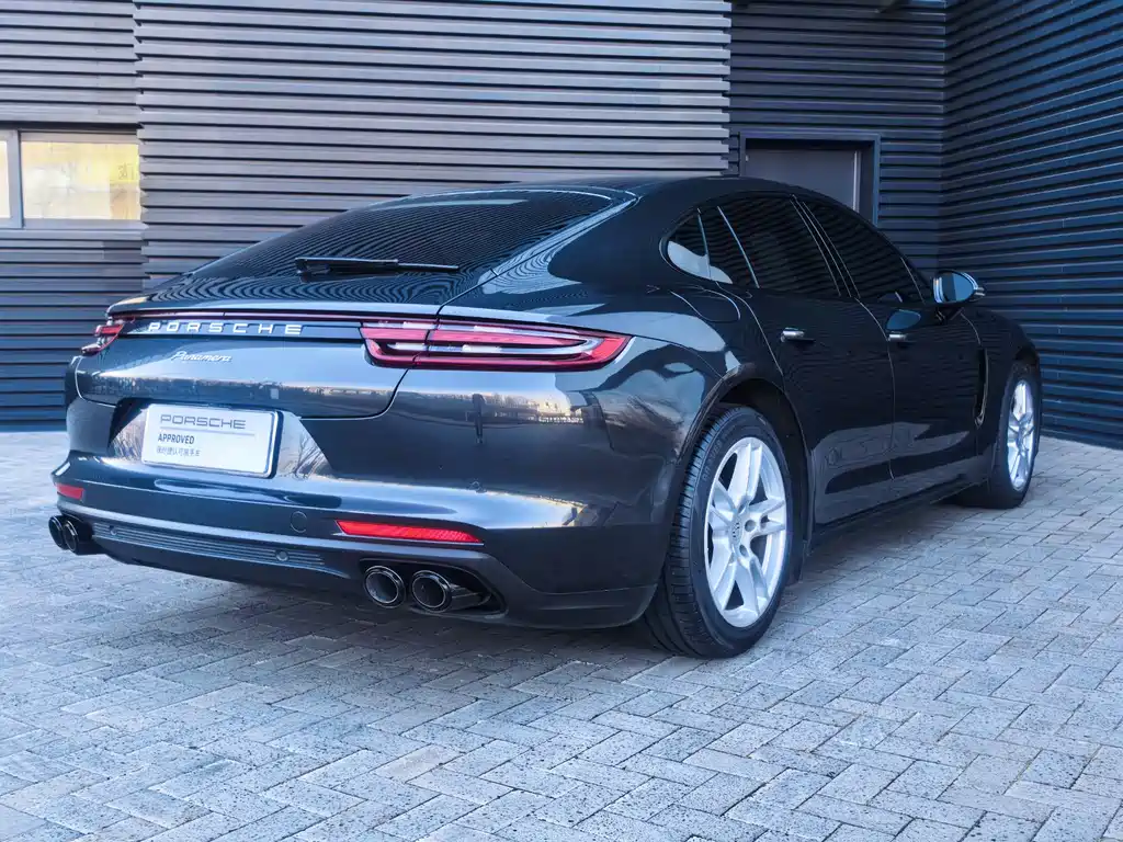 PORSCHE PANAMERA
