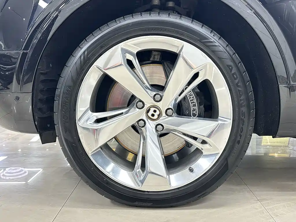 Bentley Bentayga — миниатюра 26