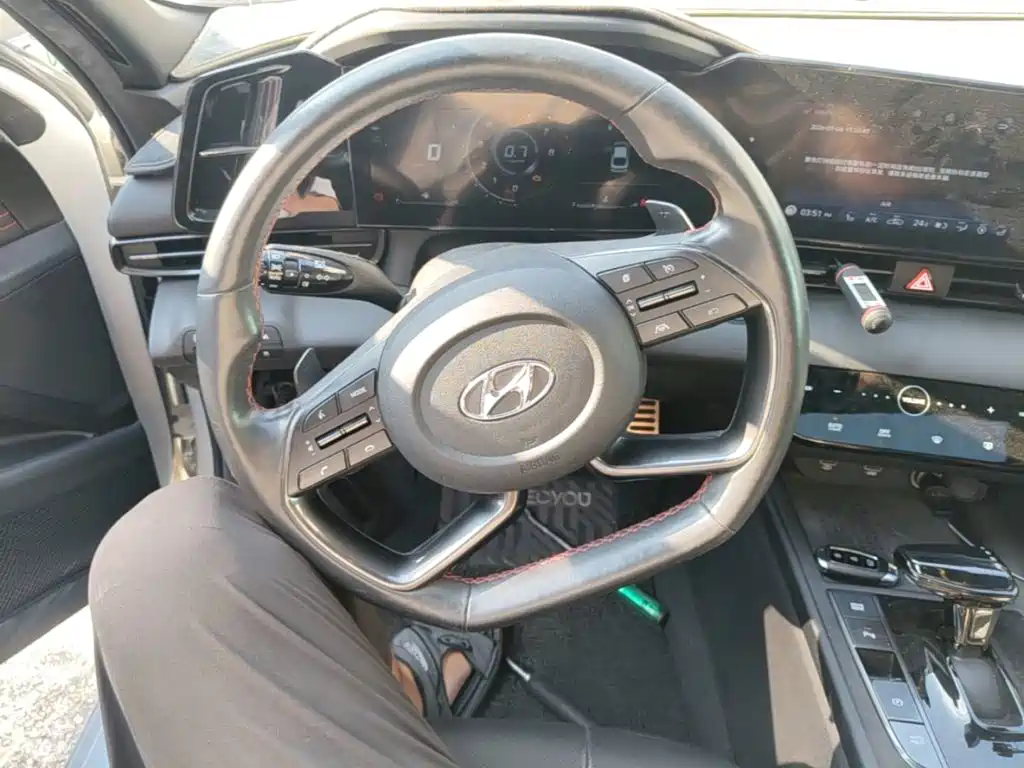 Hyundai Elantra — миниатюра 11