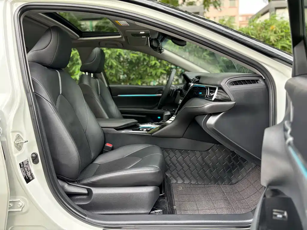 Toyota Camry — миниатюра 10