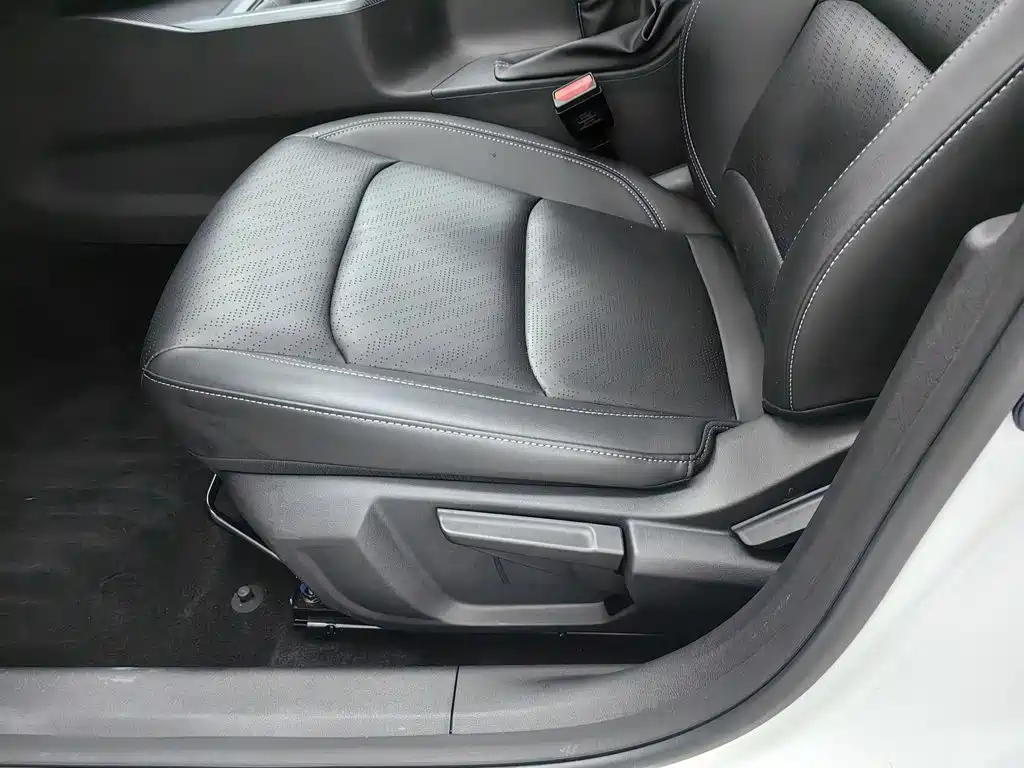Geely Emgrand — миниатюра 20