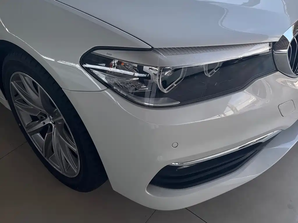 BMW 5 Series — миниатюра 5