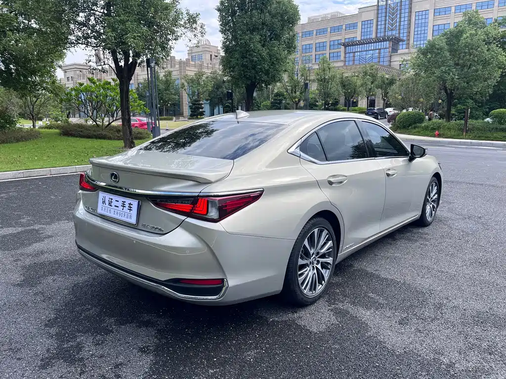 Lexus ES — миниатюра 4