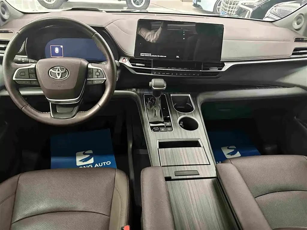 Toyota Sienna — миниатюра 14