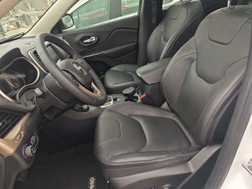 Jeep Cherokee — миниатюра 15