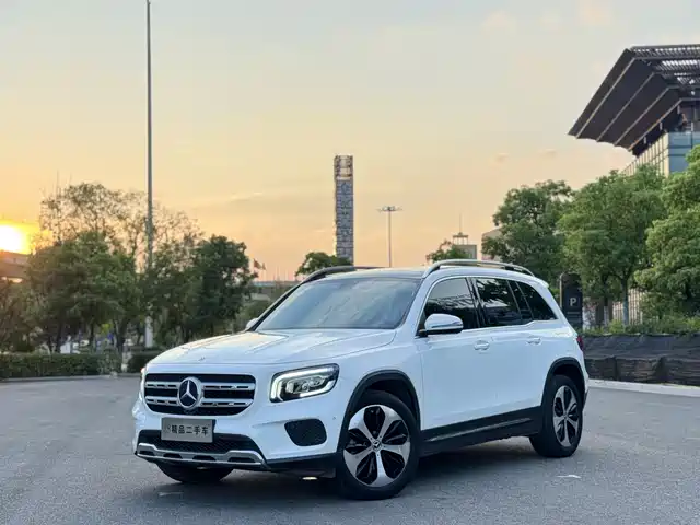 MERCEDES-BENZ GLB 2021